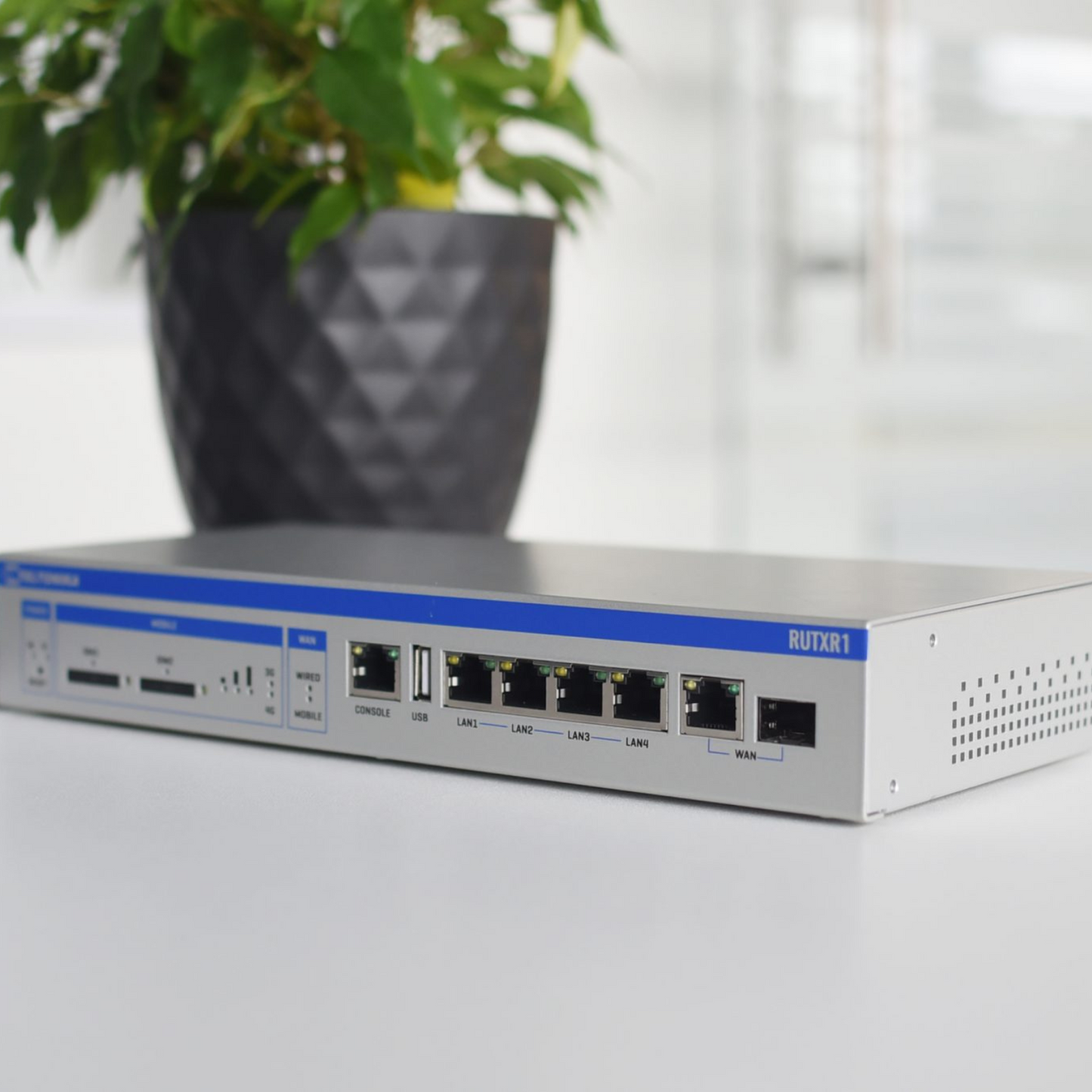 Teltonika RUTXR1 Enterprise dual SIM Rack-Mountable SFP/LTE Router with 5 GE ports and SFP