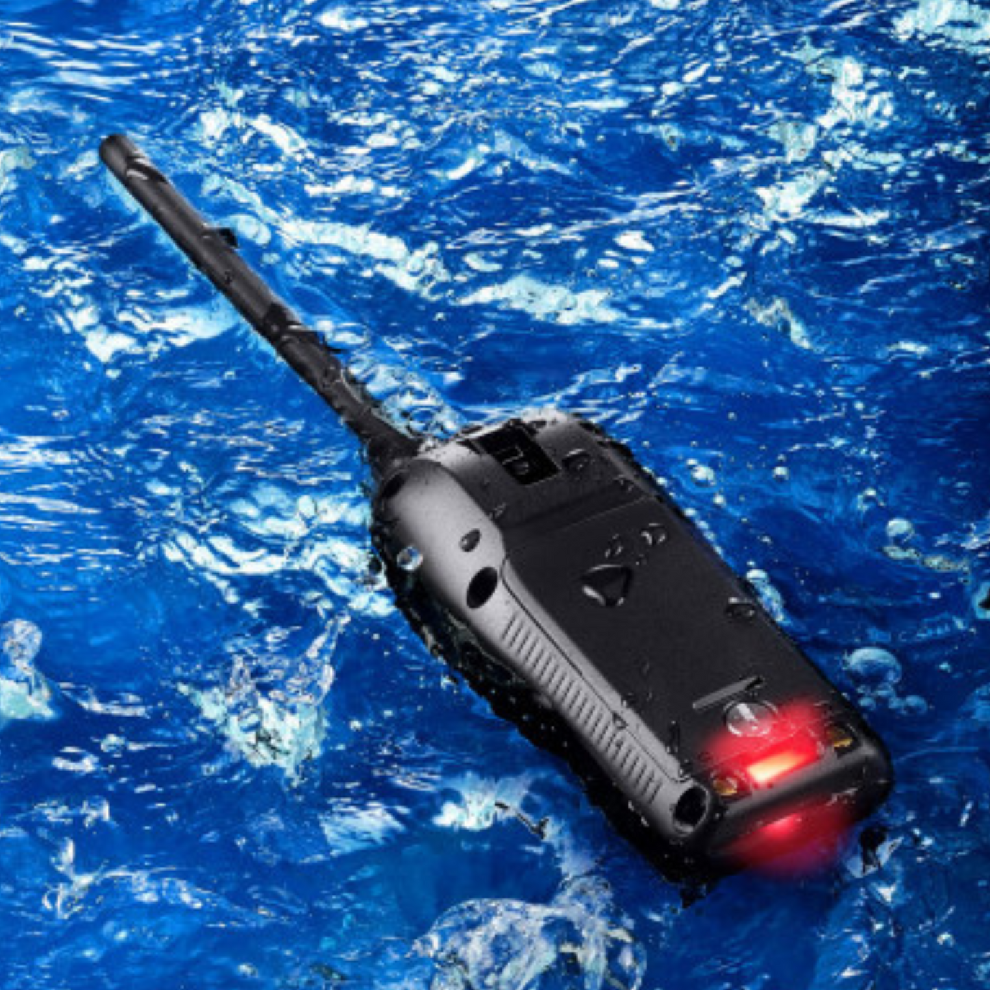 IC-M37E Icom – Ricetrasmettitore VHF nautico galleggiante portatile con sistema di individuazione luminoso