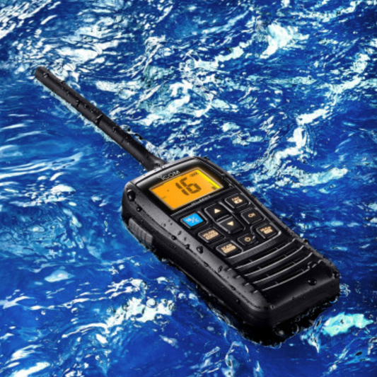 IC-M37E Icom – Ricetrasmettitore VHF nautico galleggiante portatile con sistema di individuazione luminoso